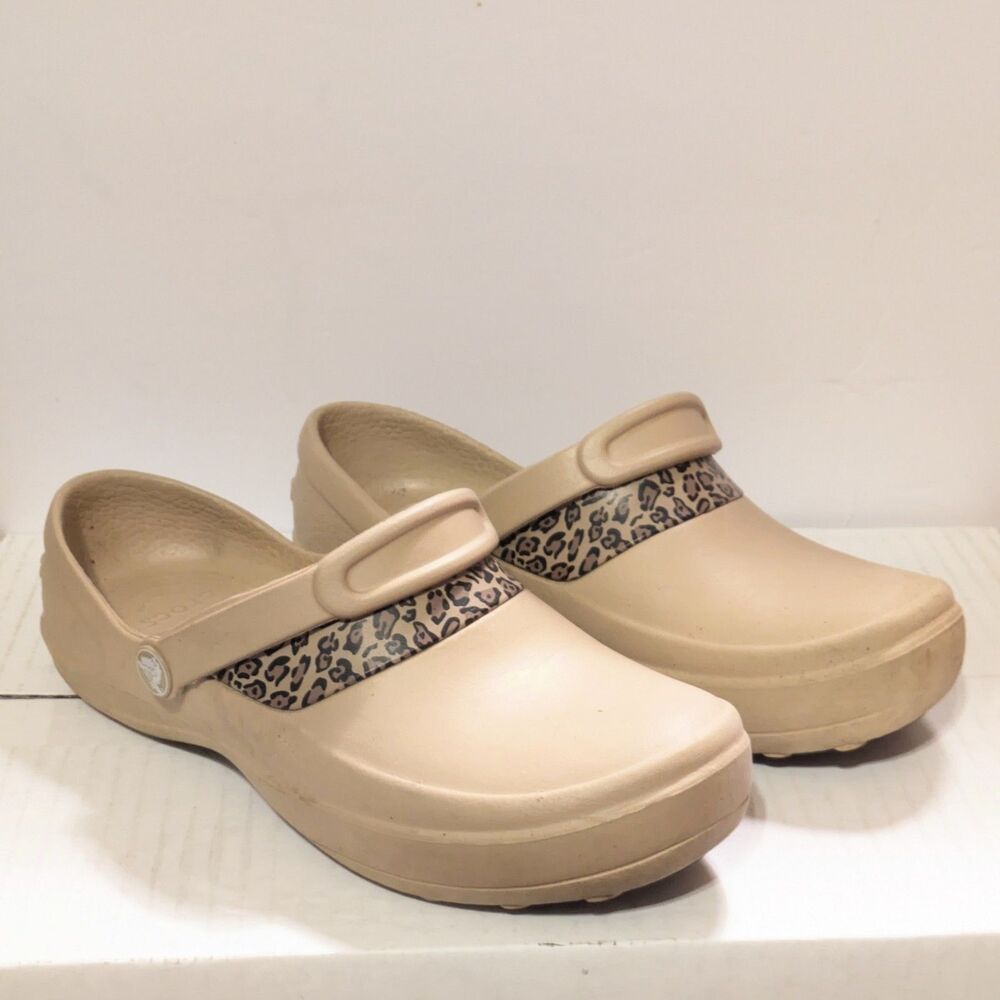 Crocs Mercy Clog Work Leopard  Womens Size 6 Comfy Streetwear Fisherman Garden